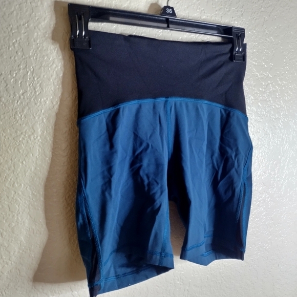 Lululemon Train Times Short 6" in Nile Blue / Black Bike Shorts Teal Size 4 - Picture 3 of 7